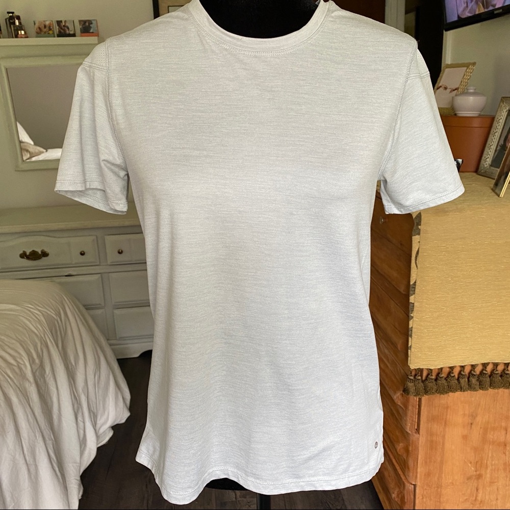 Well Calm Light Blue Yoga T-Shirt Size Small